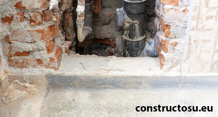 Înlăturarea șapei hidroizolante din baie și bucătărie