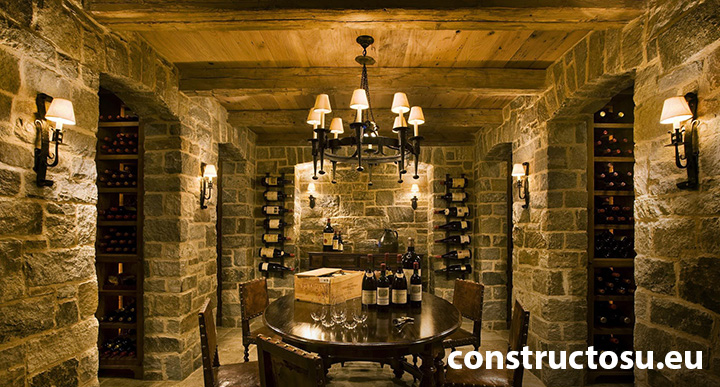 Cramă de vin construită în pivnița casei, din lemn și piatră