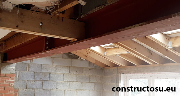 Clădire construită cu bolțari de beton, oțel, lemn și cărămidă