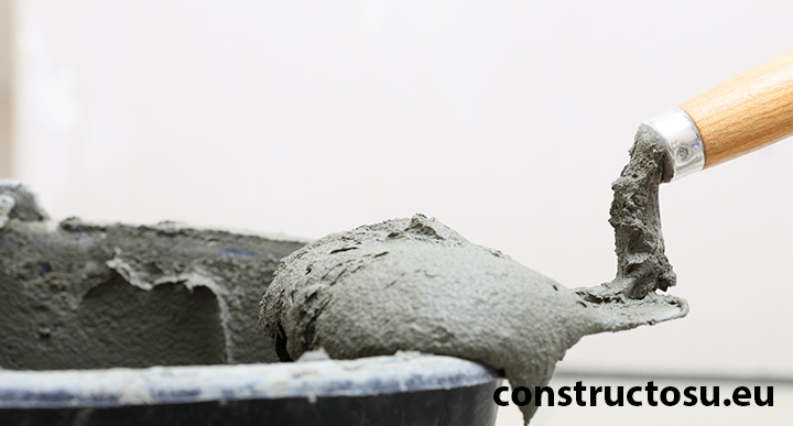 Mistrie cu adeziv pe bază de ciment