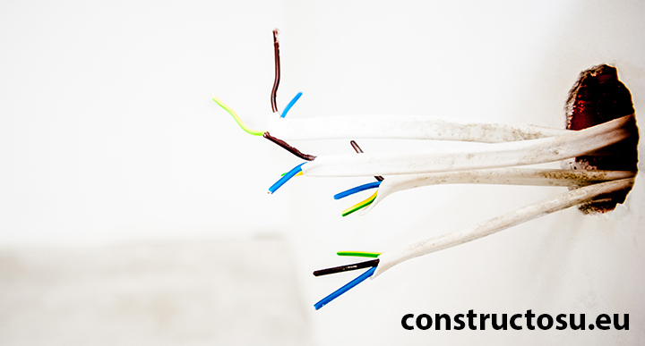 Fire electrice care ies din doză, în faza de șantier