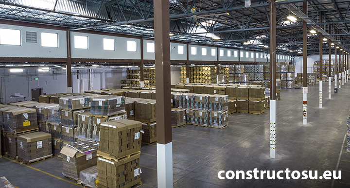 Clădire industrială din metal