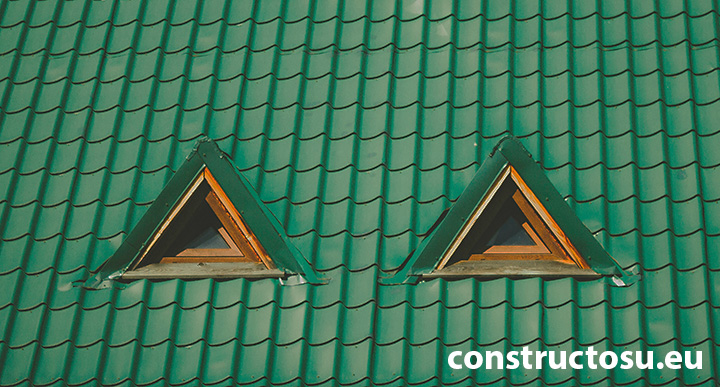 Fereastră acoperiș în formă de triunghi