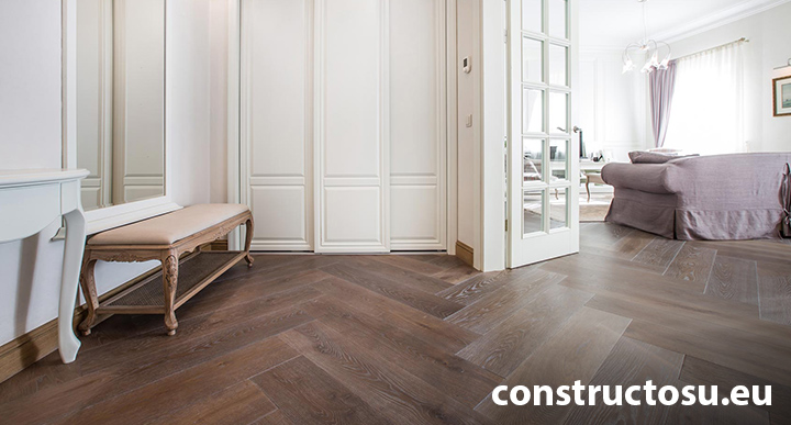 Parchet din lemn masiv în salon