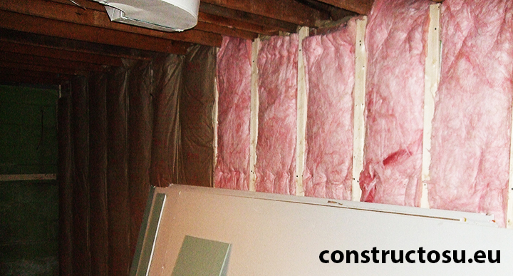 Perete de beton la subsol izolat cu vată minerală roz